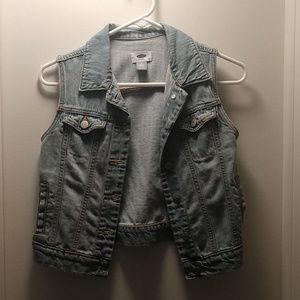 Old Navy jean vest. Size L (10/12)